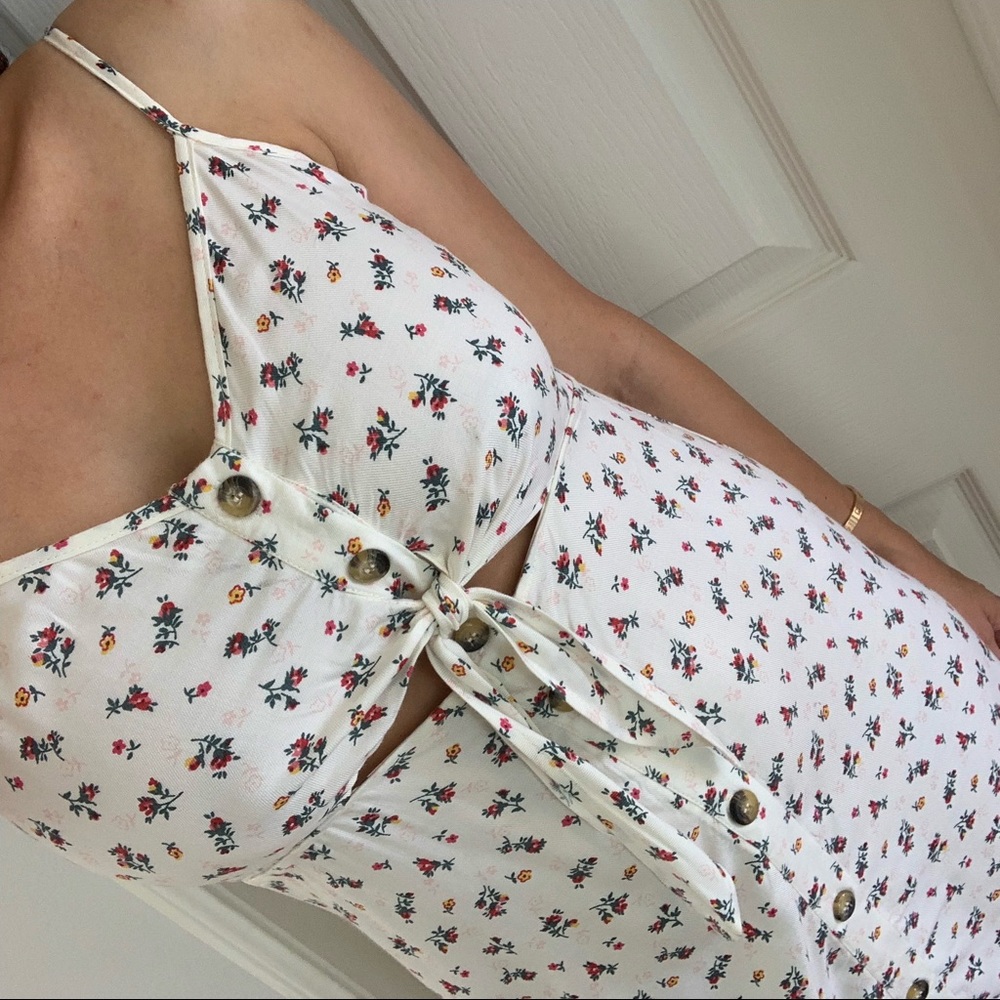 SOLD • Summery White Floral Dress - Picture 3 of 6